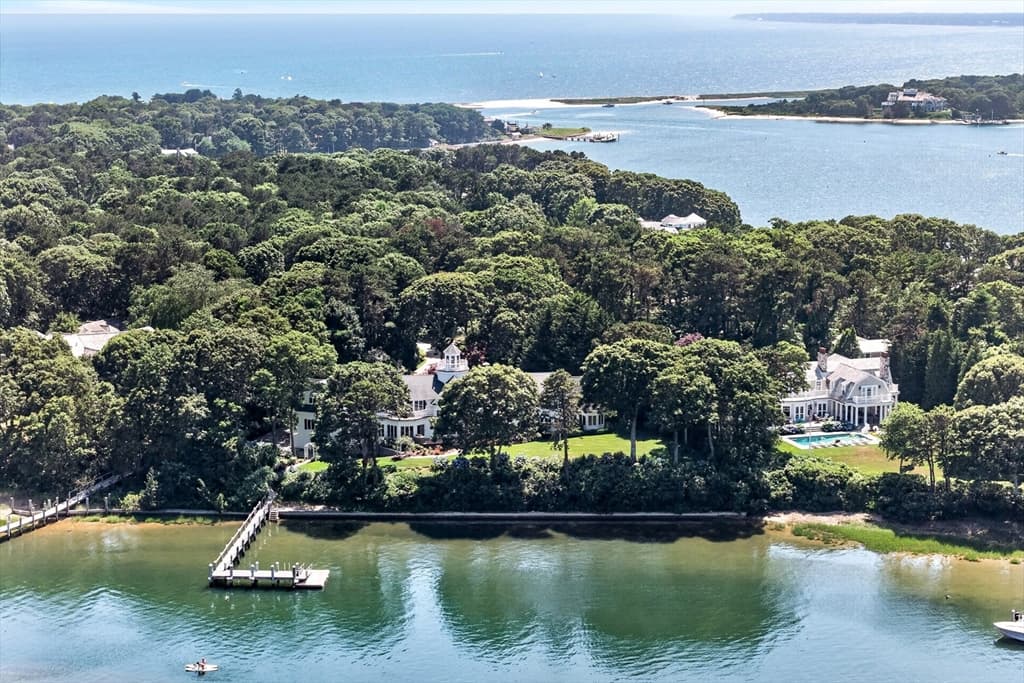 168 Garrison Ln, Barnstable MA 02655