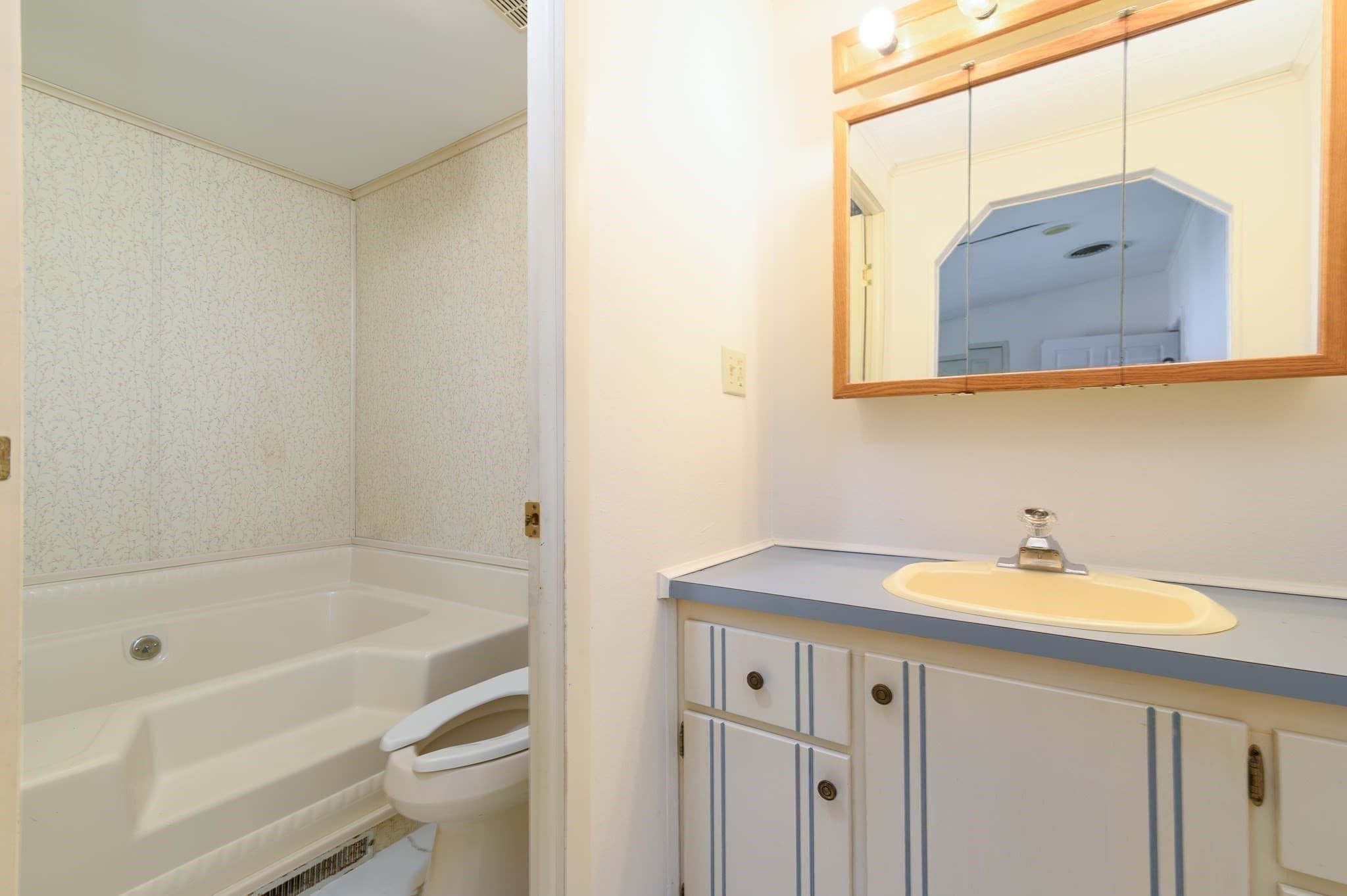 Mobile Home at 1 Canterbury Lane, Rockland MA 02370, photo 12 of 20