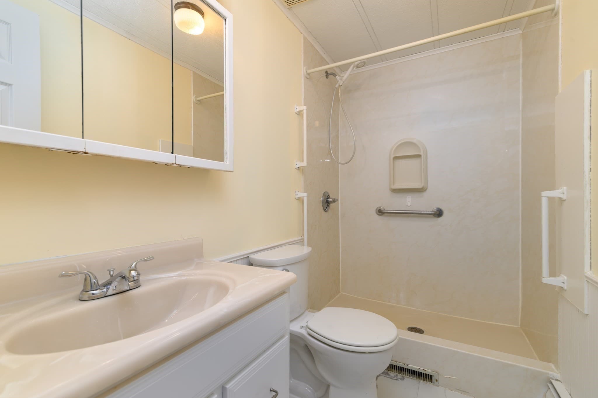 Mobile Home at 1 Canterbury Lane, Rockland MA 02370, photo 9 of 20