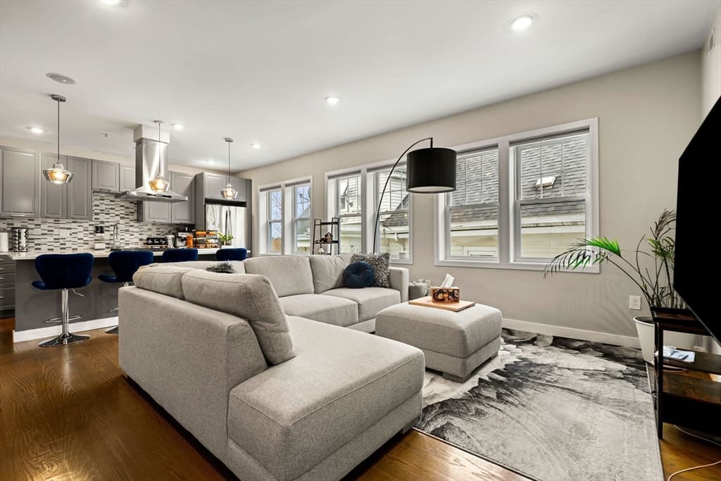 47 Sargent St # 3, Boston MA 02125