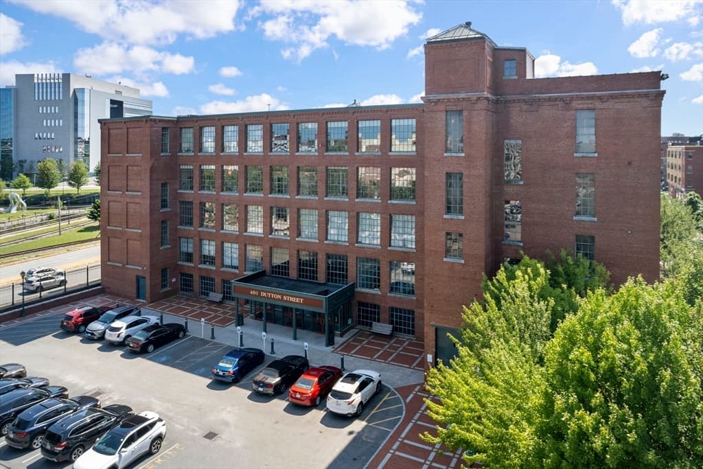 491 Dutton St # 209, Lowell MA 01854