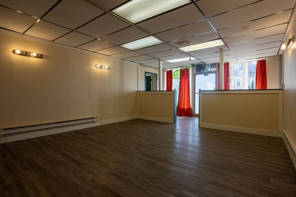 301-303 Linden St, Holyoke MA 01040 photo 10