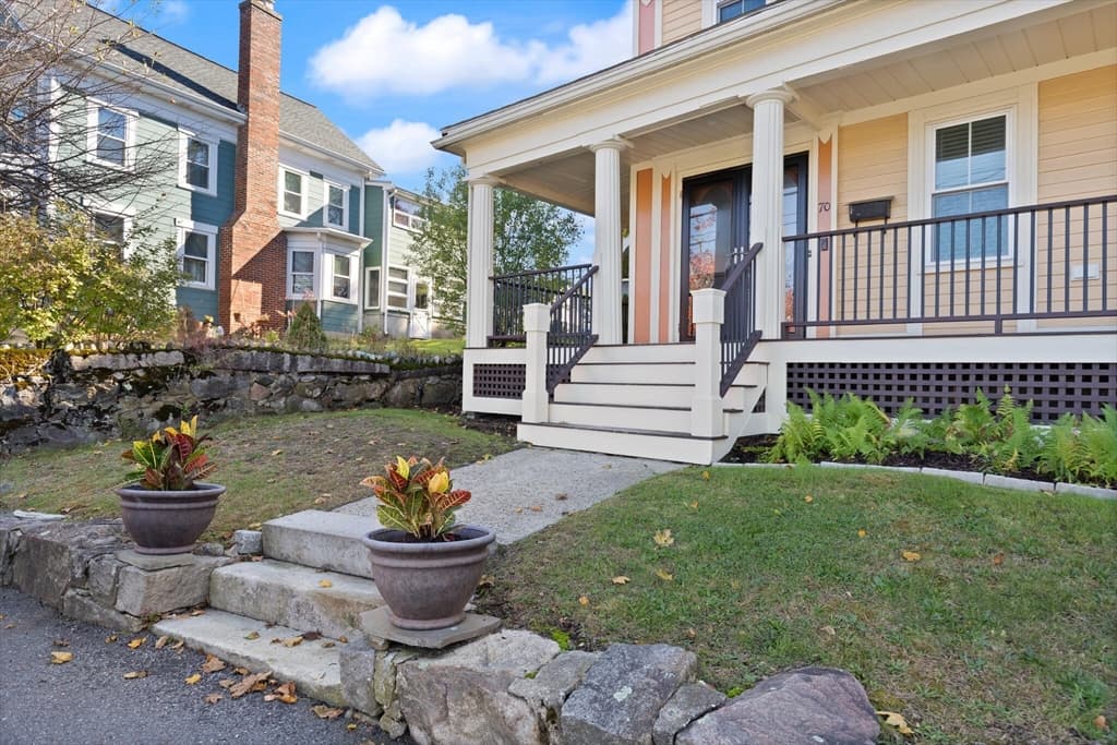 70 School St, Waltham MA 02452 photo 2