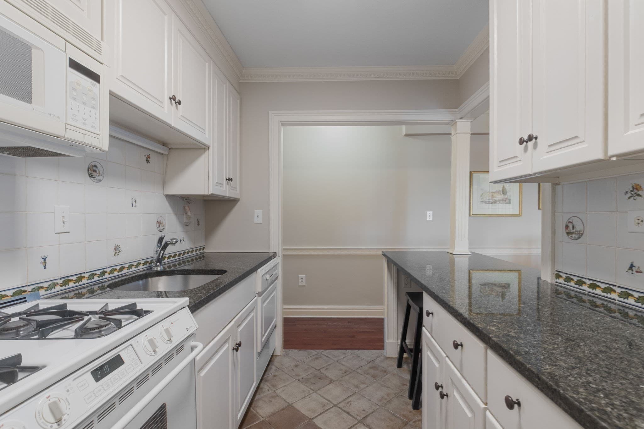 Condominium at 6 Whittier Pl, Boston MA 02114, photo 17 of 31