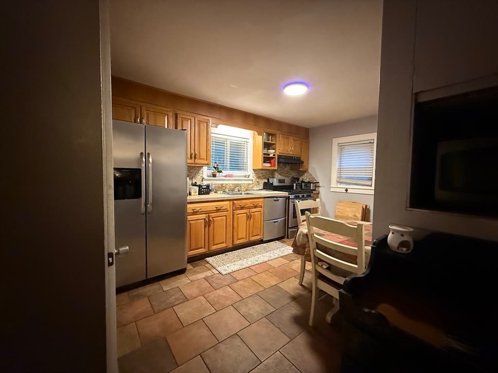 Single Family Residence at 178 Lafayette St, New Bedford MA 02745, photo 6 of 12