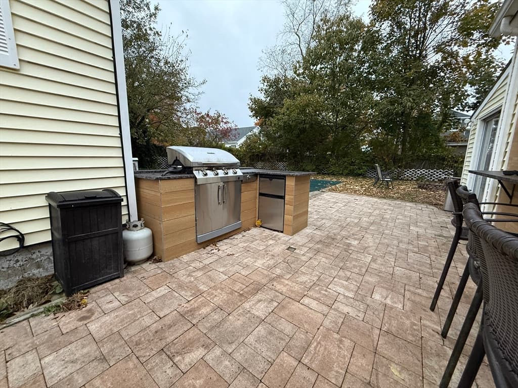 Single Family Residence at 178 Lafayette St, New Bedford MA 02745, photo 10 of 12