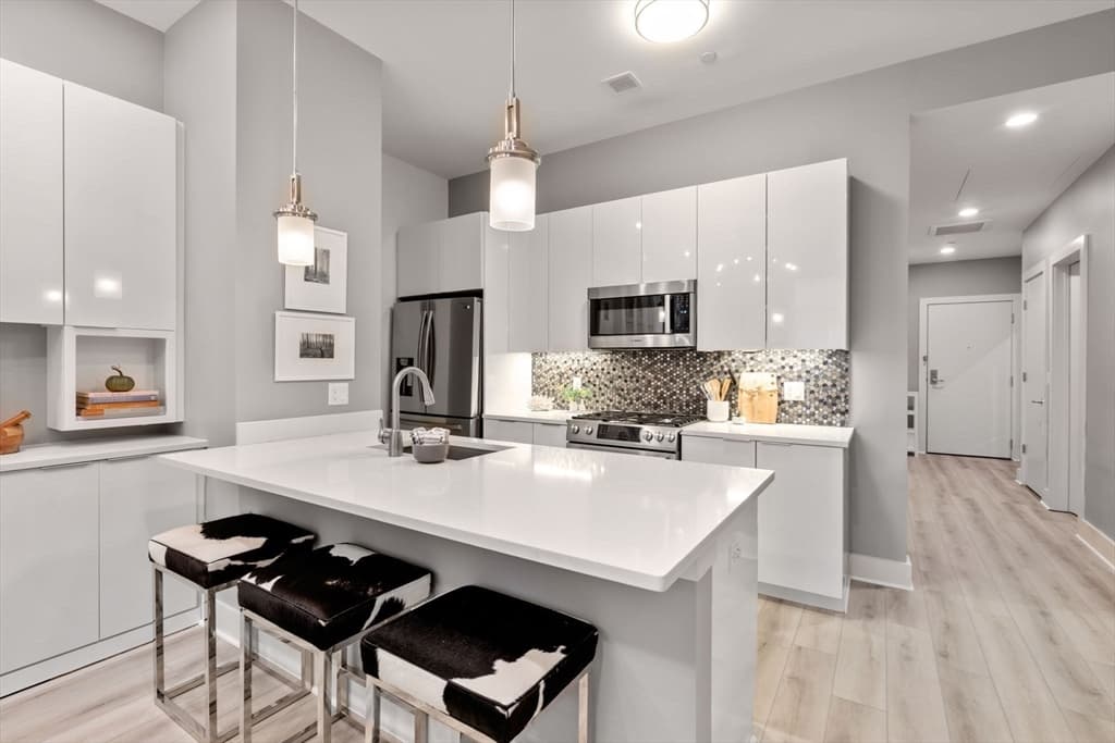 Condominium at 121 Portland Street # 202, Boston MA 02114, photo 3 of 25