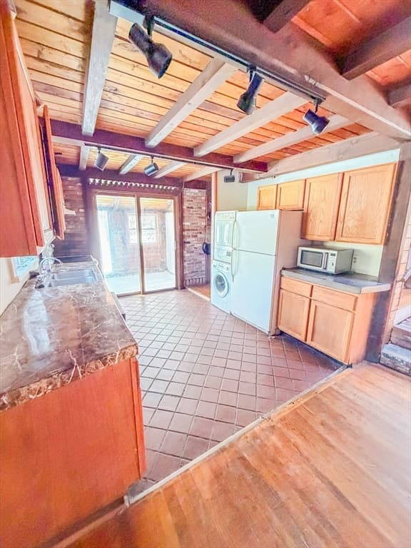 Single Family Residence at 25 Vineyard Meadow Farms Rd., West Tisbury MA 02575, photo 10 of 29