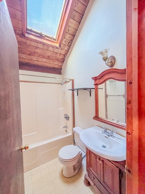 Single Family Residence at 25 Vineyard Meadow Farms Rd., West Tisbury MA 02575, photo 19 of 29