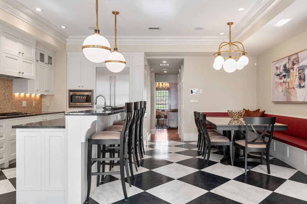 Condominium at 190 Marlborough # C, Boston MA 02116, photo 6 of 40