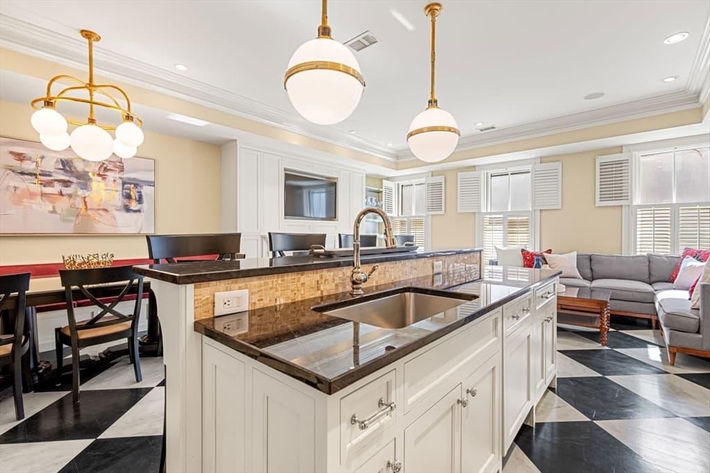 Condominium at 190 Marlborough # C, Boston MA 02116, photo 3 of 40