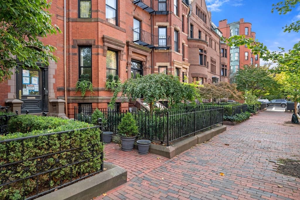 Condominium at 190 Marlborough # C, Boston MA 02116, photo 39 of 40