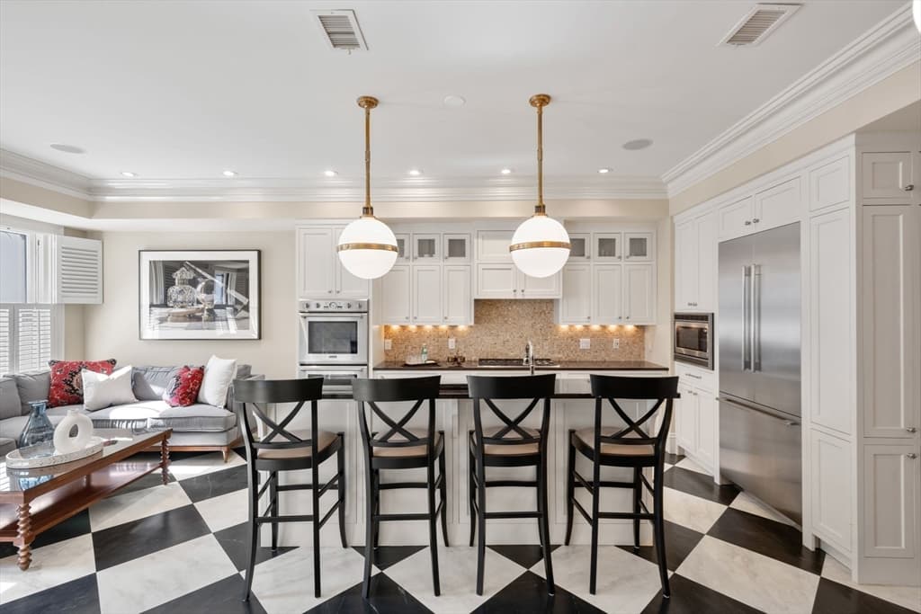 Condominium at 190 Marlborough # C, Boston MA 02116, photo 4 of 40