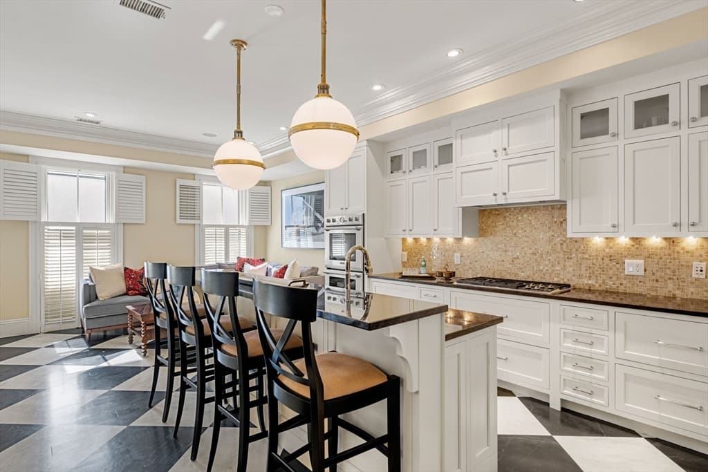 Condominium at 190 Marlborough # C, Boston MA 02116, photo 8 of 40