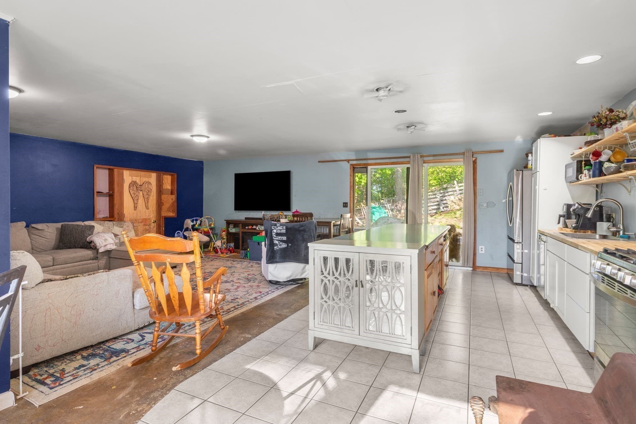Residential at 368 Essex Ave, Gloucester MA 01930, Gloucester, photo 7 of 28