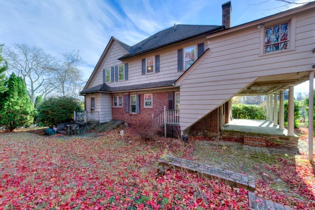 Single Family Residence at 24 Hadwen Road, Worcester MA 01602, photo 6 of 42
