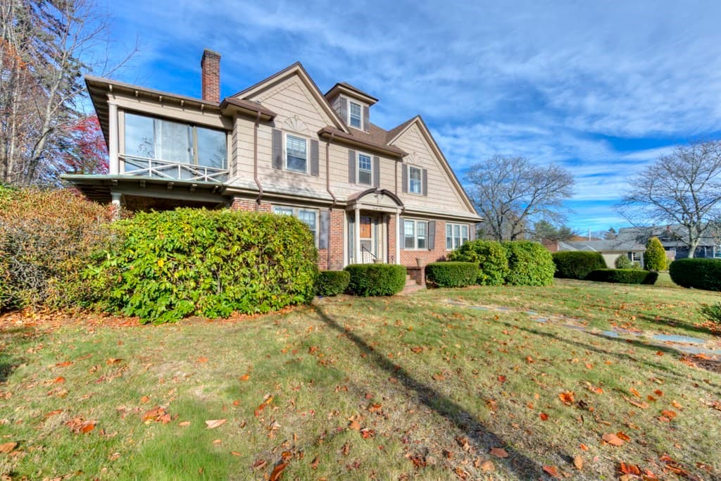 Single Family Residence at 24 Hadwen Road, Worcester MA 01602, photo 4 of 42