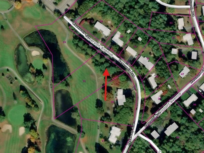 31 Reservoir Ave, Lakeville MA 02347