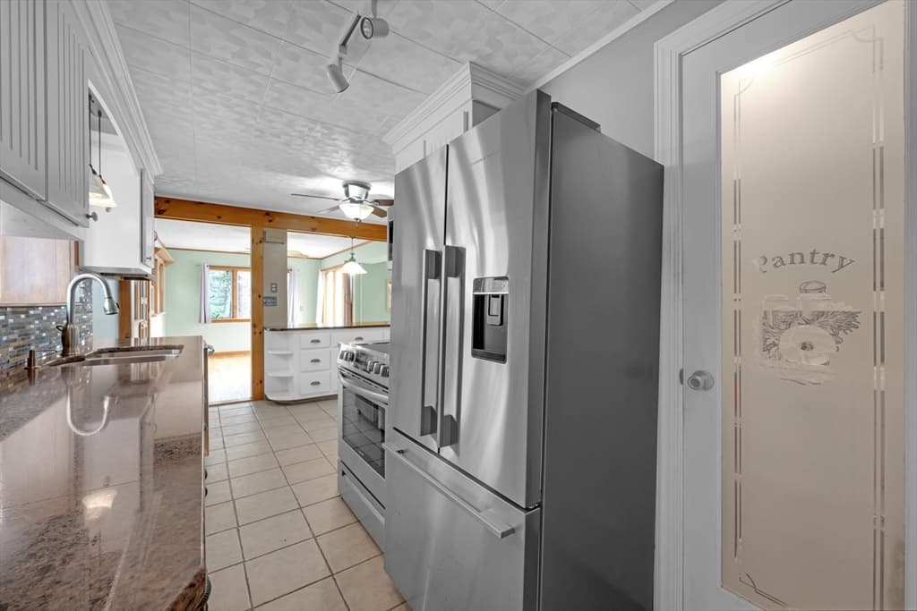 Single Family Residence at 172 Stone Rd, East Brookfield MA 01515, East Brookfield, photo 6 of 29