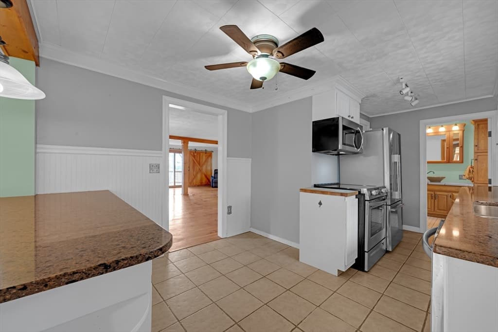 Single Family Residence at 172 Stone Rd, East Brookfield MA 01515, East Brookfield, photo 5 of 29