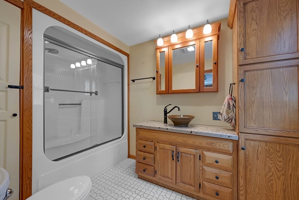 Single Family Residence at 172 Stone Rd, East Brookfield MA 01515, East Brookfield, photo 10 of 29
