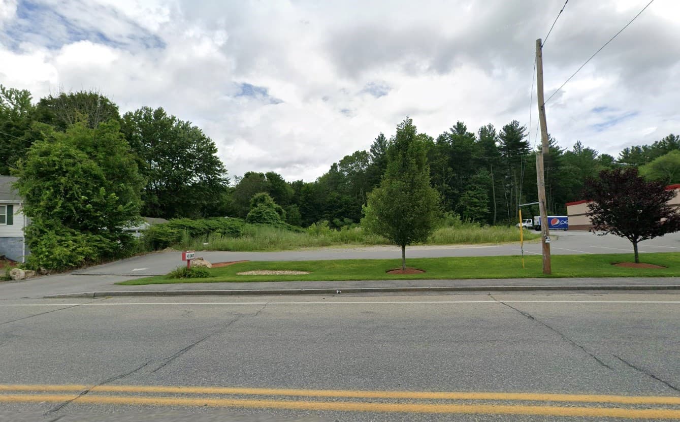 Commercial at 1905 Lakeview Ave, Dracut MA 01826, photo 3 of 4