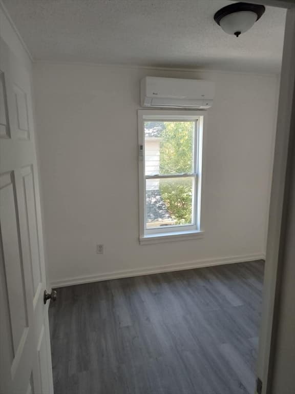 2 Family - 2 Units Up/Down at 17 Wallace Pl, Pittsfield MA 01201, Pittsfield, photo 11 of 13