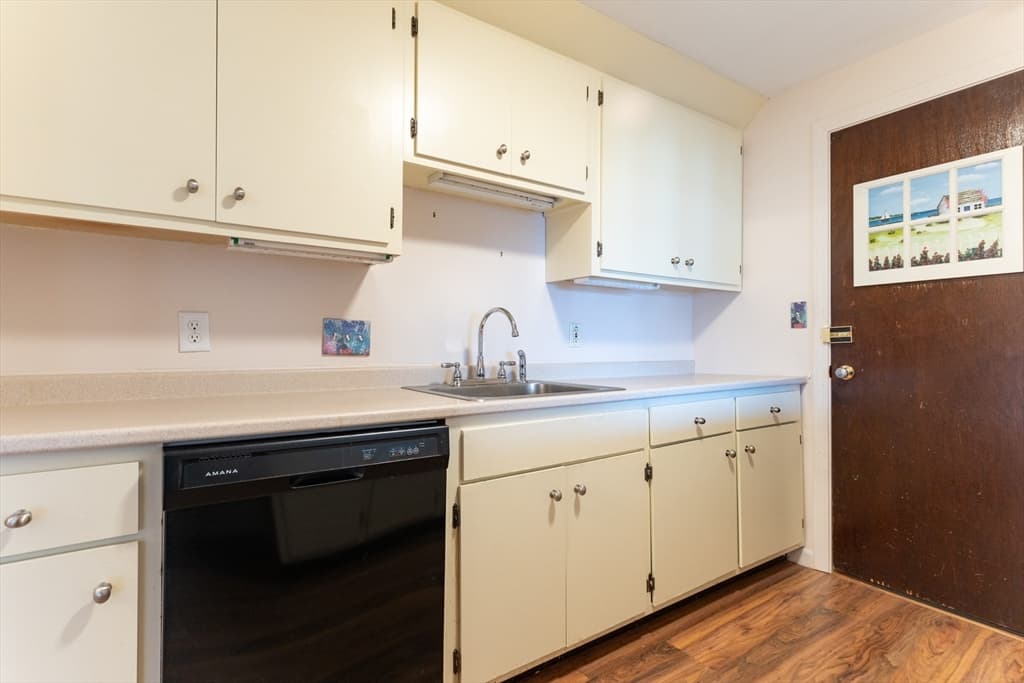 Condominium at 273 West Main St # B12, Marlborough MA 01752, Marlborough, photo 12 of 37