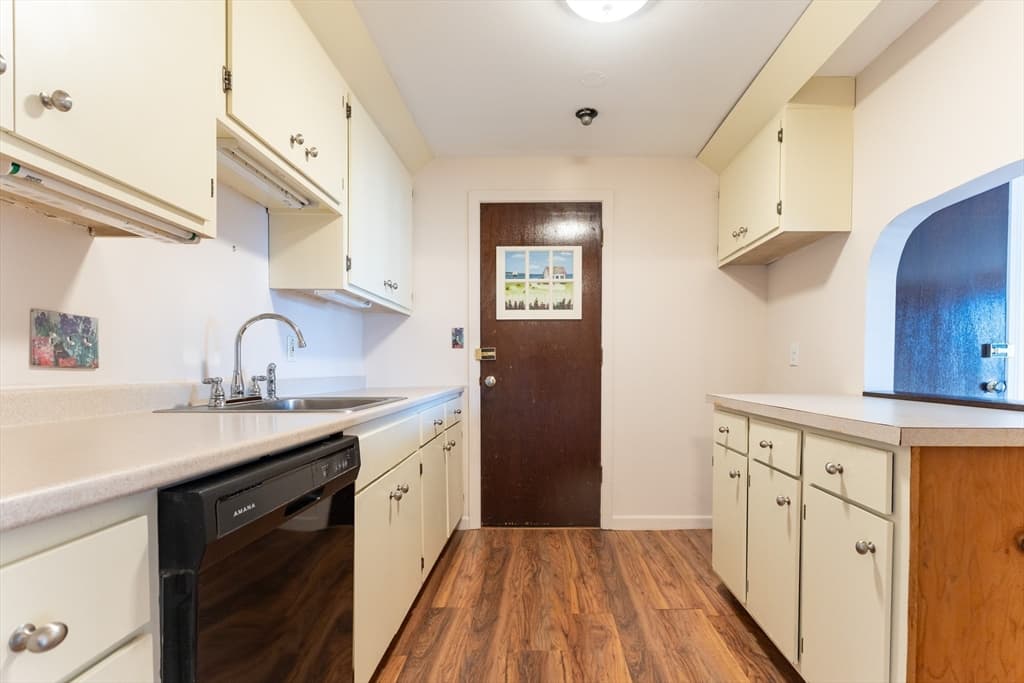 Condominium at 273 West Main St # B12, Marlborough MA 01752, Marlborough, photo 11 of 37