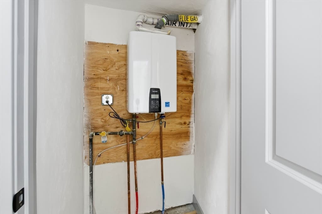 Condominium at 115-117 Mechanic # 4, Clinton MA 01510, photo 17 of 27