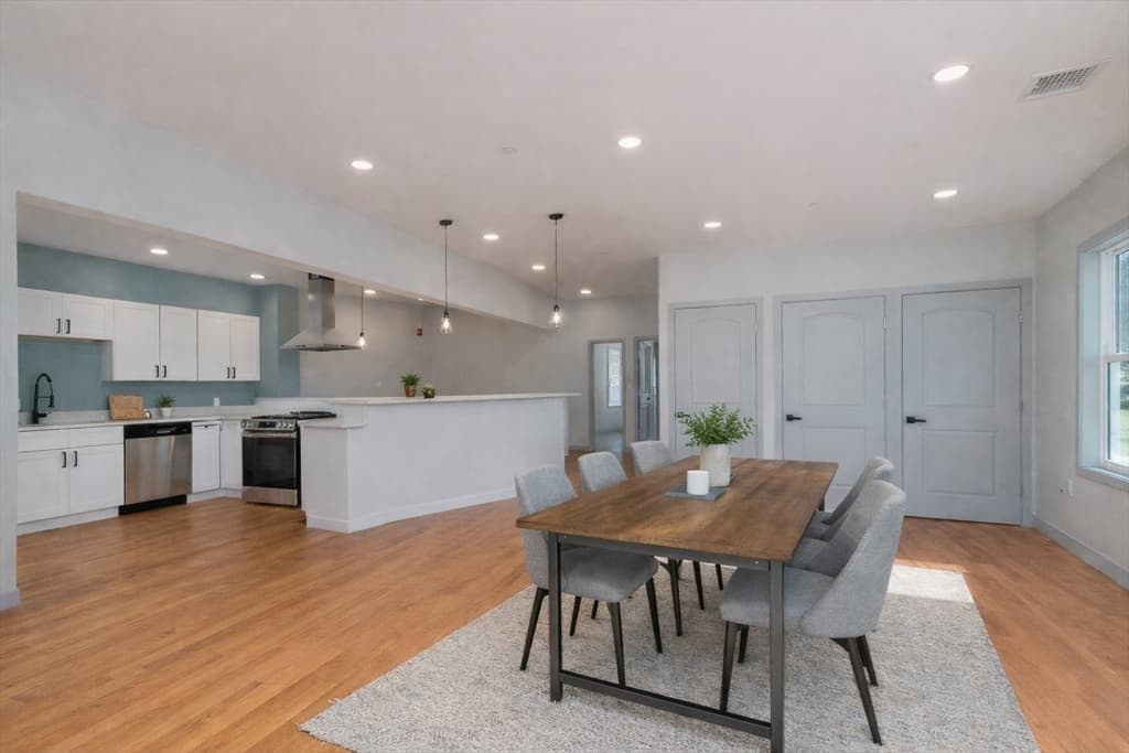 Condominium at 115-117 Mechanic # 4, Clinton MA 01510, photo 5 of 27