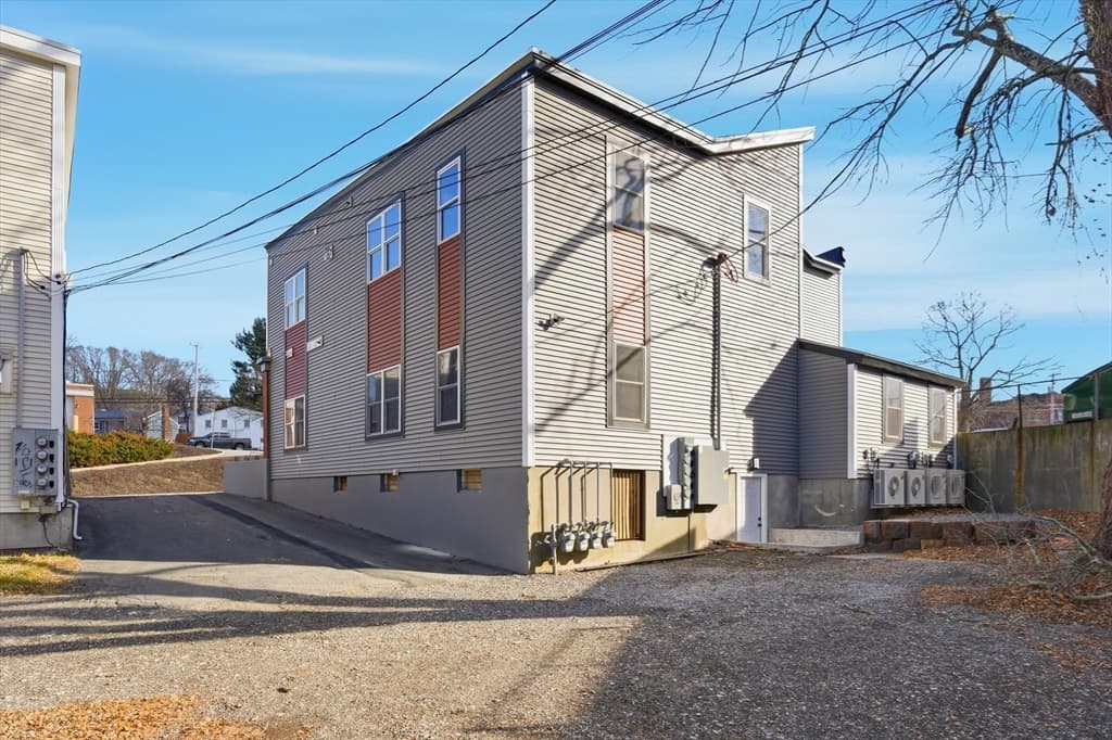 Condominium at 115-117 Mechanic # 4, Clinton MA 01510, photo 20 of 27