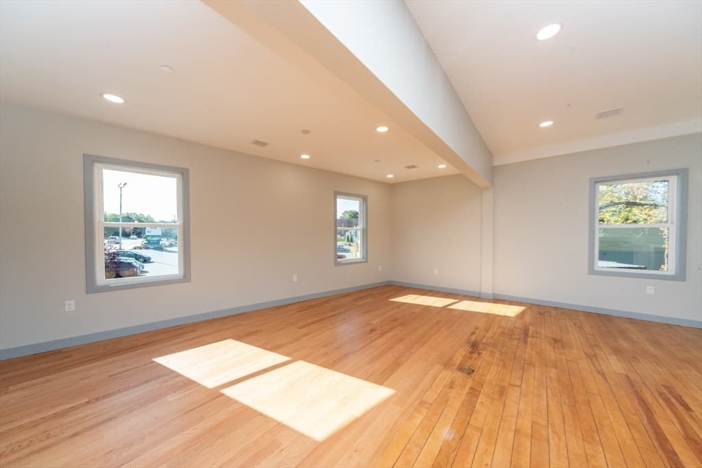 Condominium at 115-117 Mechanic # 4, Clinton MA 01510, photo 9 of 27