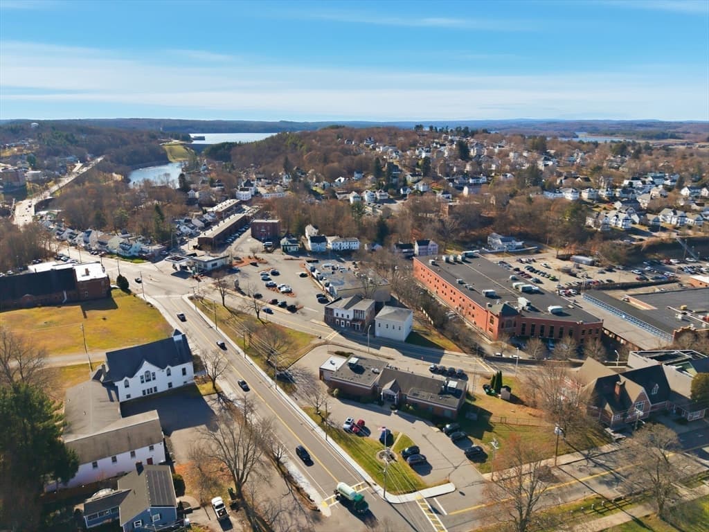 Condominium at 115-117 Mechanic # 4, Clinton MA 01510, photo 24 of 27