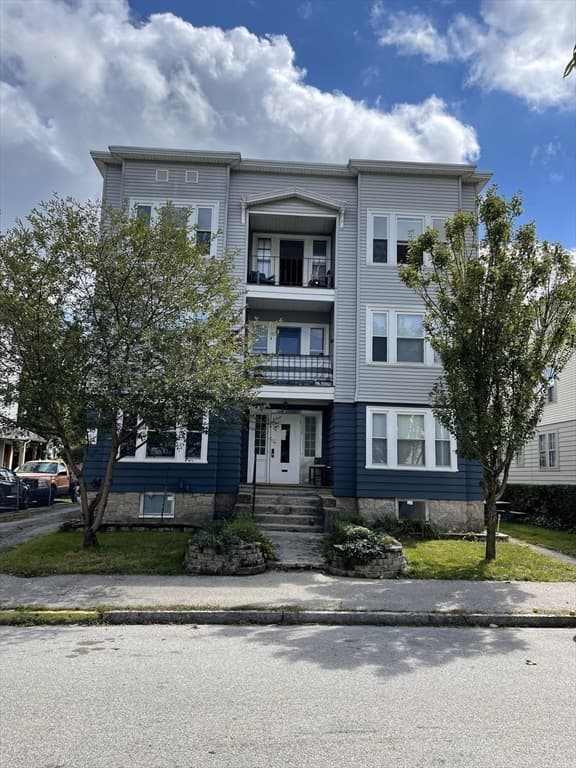17 Fairbanks St, Worcester MA 01610