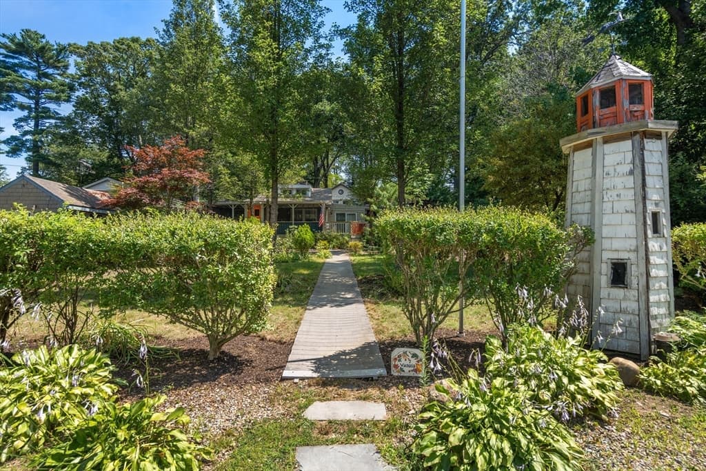 Single Family Residence at 7 Victoria Ave, Rutland MA 01543, Rutland, photo 11 of 17