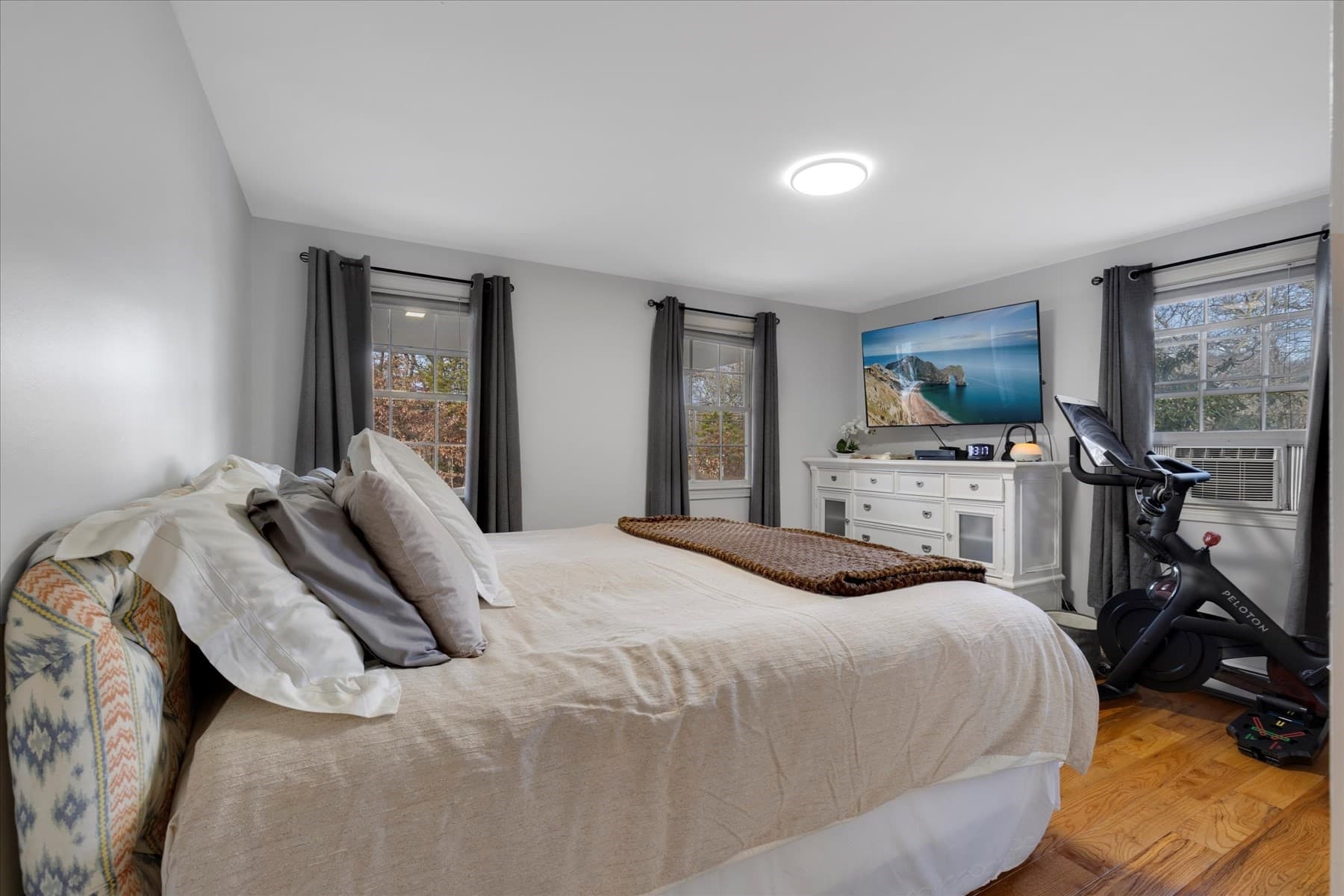 Single Family Residence at 116 Franklin Ter, Tisbury MA 02568, photo 13 of 38