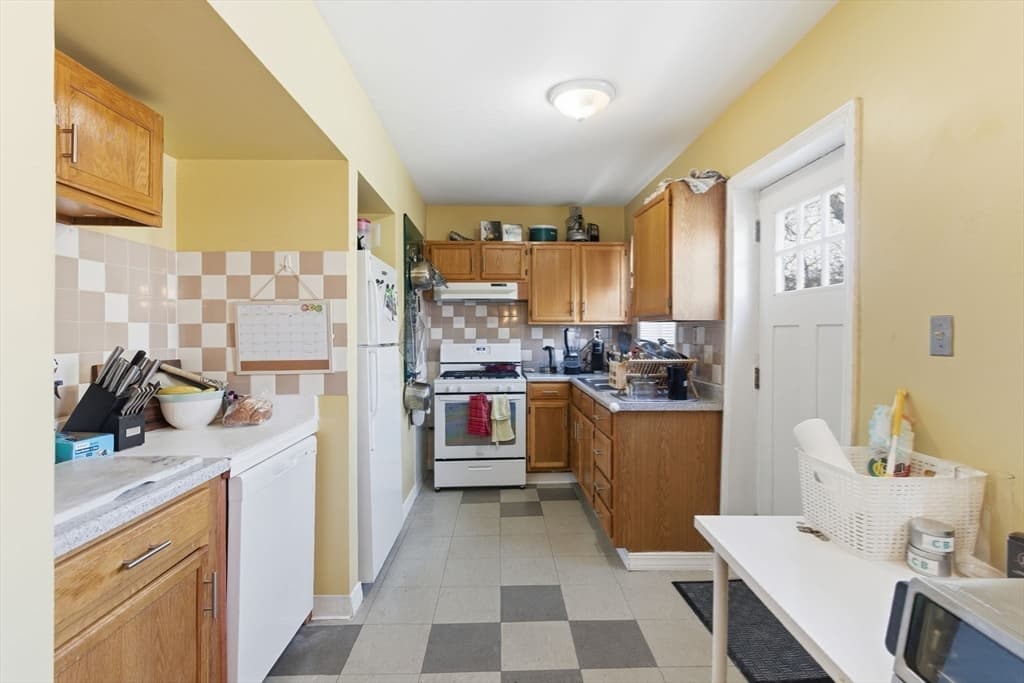 3 Family - 3 Units Side by Side at 71-73 Oak St, Somerville MA 02143, Somerville, photo 25 of 42