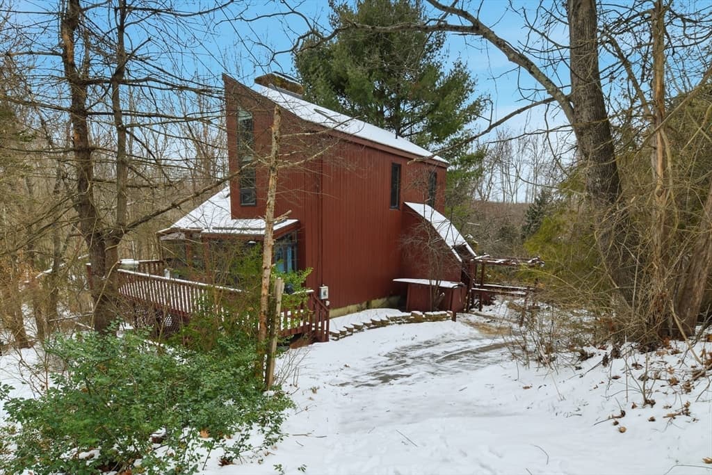 Single Family Residence at 190 Dunhamtown Palmer Rd, Brimfield MA 01010, Brimfield, photo 2 of 41