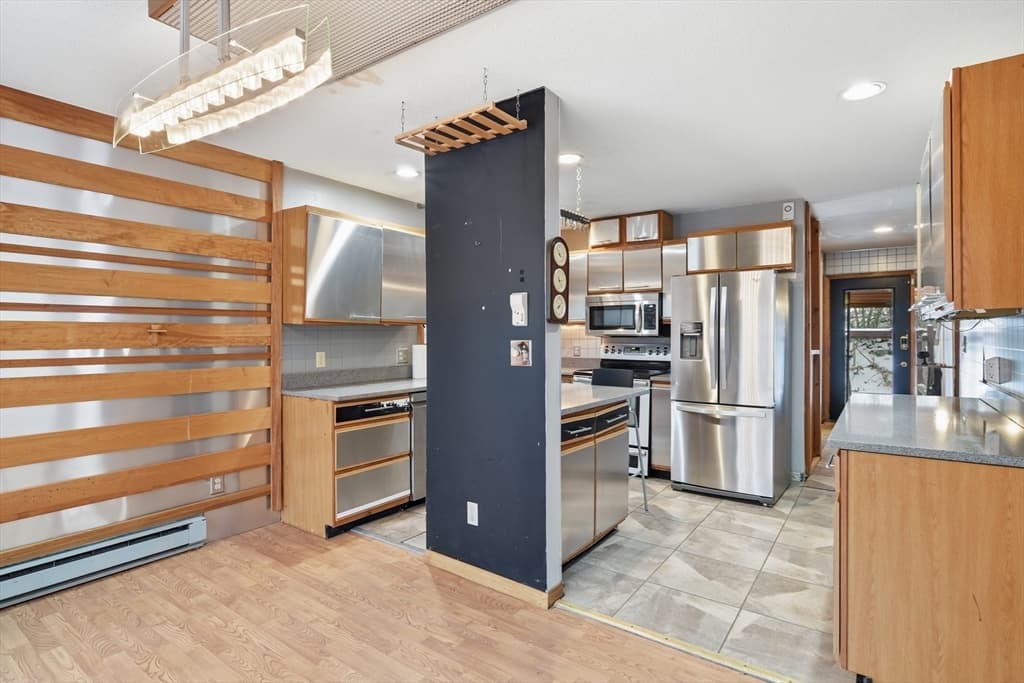 Single Family Residence at 190 Dunhamtown Palmer Rd, Brimfield MA 01010, Brimfield, photo 5 of 41