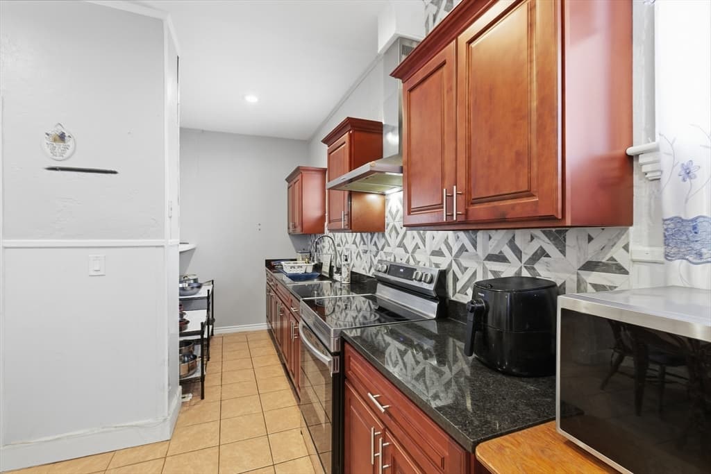 Single Family Residence at 35 Algonquin St, Boston MA 02124, Boston, photo 13 of 32