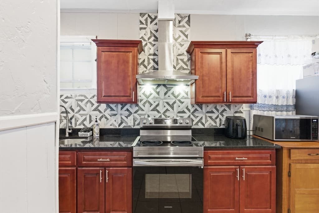 Single Family Residence at 35 Algonquin St, Boston MA 02124, Boston, photo 11 of 32