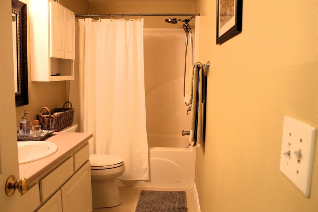 Condominium at 38 Georgetown Drive # 38, Nashua NH 03062, Nashua, photo 23 of 26