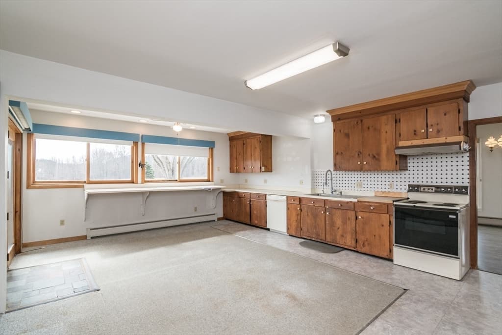 89 Potwine Ln, Amherst MA 01002 photo 7