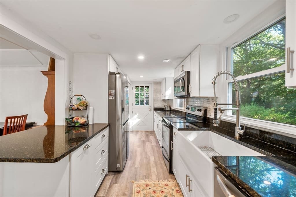 Single Family Residence at 324 Sandwich St, Plymouth MA 02360, photo 10 of 38