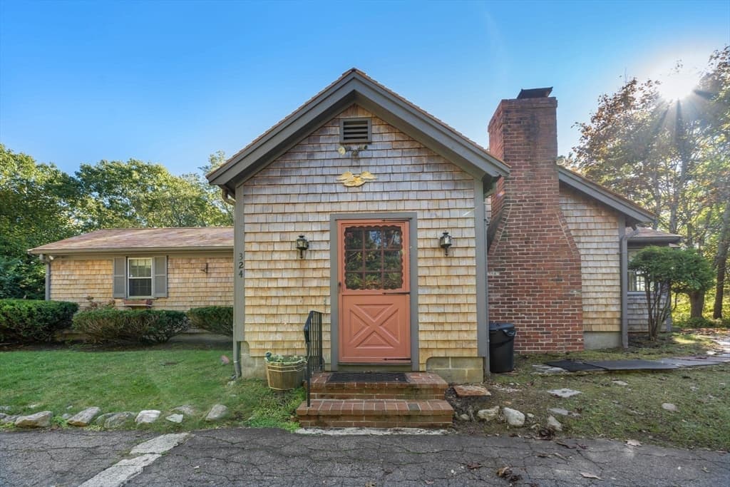 Single Family Residence at 324 Sandwich St, Plymouth MA 02360, photo 4 of 38