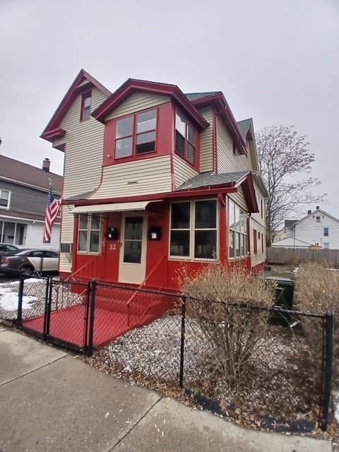 2 Family - 2 Units Up/Down at 32 Wendell Pl, Springfield MA 01105, Springfield, photo 2 of 12