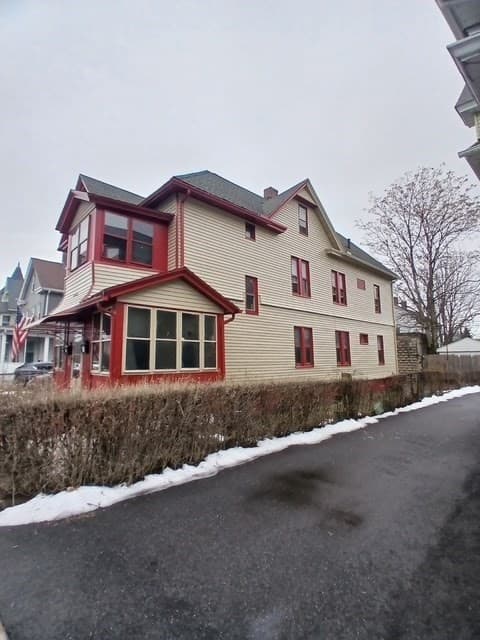 32 Wendell Pl, Springfield MA 01105
