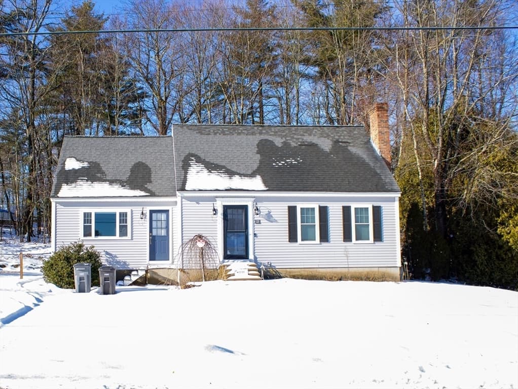 25 Bear Hill Rd, Gardner MA 01440