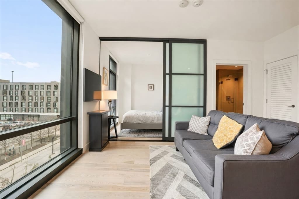 Condominium at 32 Traveler St # 411, Boston MA 02118, photo 6 of 19